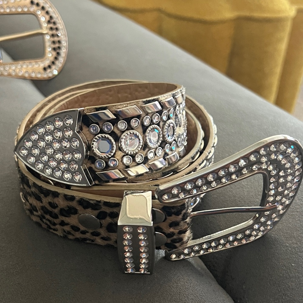 Lot of Stylish Women's Western Belt Set with Rhinestone Buckles - Picture 9 of 9